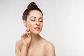 The Best Skincare Routine for Women in Their 30s (Derm-Approved Steps)