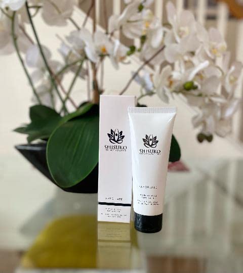 Shisuko Exfoliating Face Polish - Renewed Glow 2in1 gentle cleanser derived from Sugar. Smooths and Brightens without drying. Rapid results, using 2-3 X a week, can last up to 3 Mo - 3.38 oz